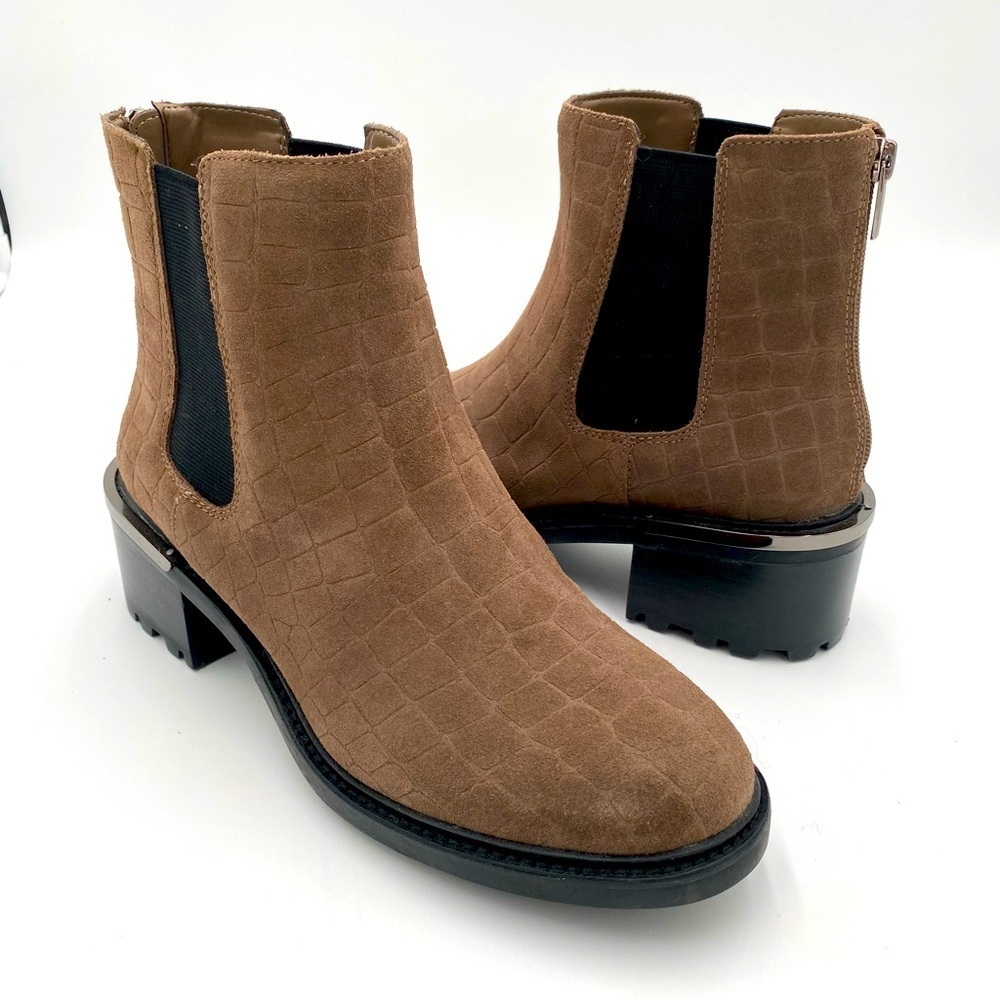 Vince Camuto Kelivena Leather Heeled Ankle Booties Chelsea Boots Size 9.5 (NWOT)